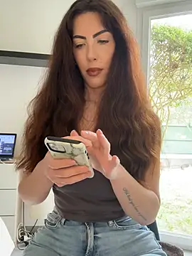 Eyline online show from 12, 4, 2026