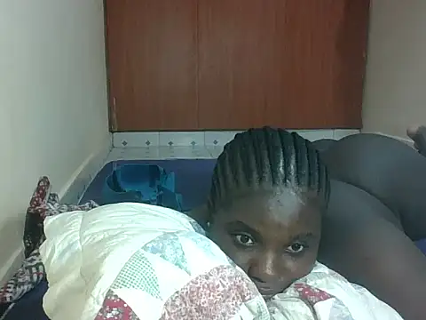 hotebbbyy online show from 23, 4, 2026