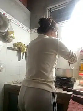 Snapshot of Hellen_111 chatting on 2, 11, 2025 Hellen 111 online show from 2, 11, 2025