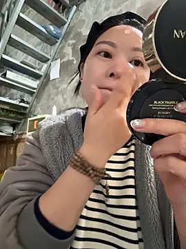 Snapshot of Hellen_111 chatting on 25, 11, 2025 Hellen 111 online show from 25, 11, 2025