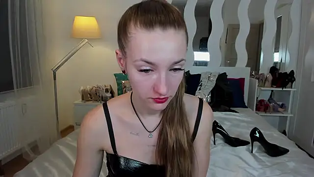 KateRedgar online show from 19, 3, 2025