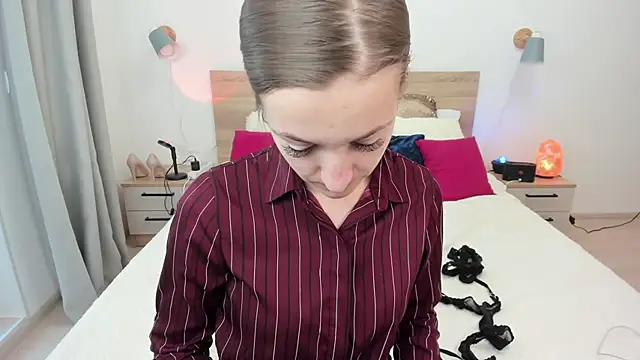 KateRedgar online show from 9, 10, 2025