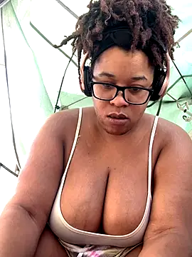 Snapshot of bustypothead chatting on 13, 9, 2025 bustypothead online show from 13, 9, 2025