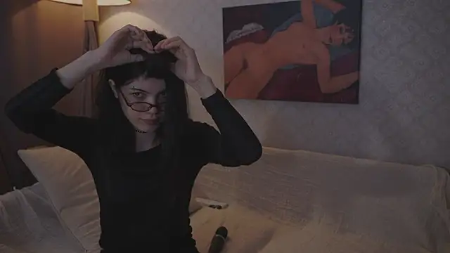 Snapshot of the_cure___ chatting on 29, 11, 2025 the cure online show from 29, 11, 2025