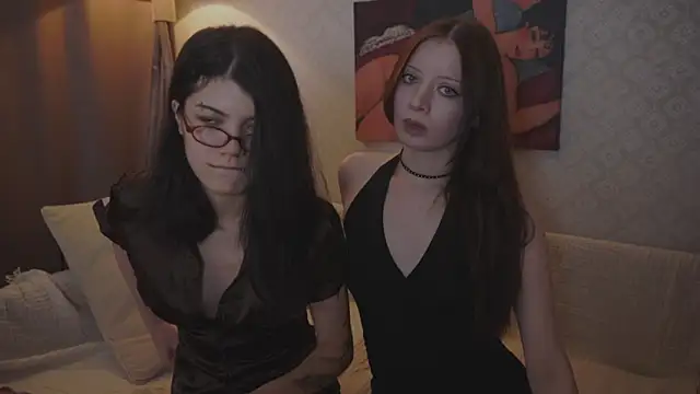 Snapshot of the_cure___ chatting on 21, 11, 2025 the cure online show from 21, 11, 2025