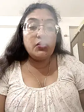 Snapshot of LAVERNIYA_ chatting on 1, 12, 2025 LAVERNIYA online show from 1, 12, 2025