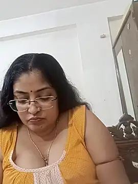 Snapshot of LAVERNIYA_ chatting on 18, 10, 2025 LAVERNIYA online show from 18, 10, 2025