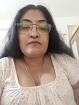 Snapshot of LAVERNIYA_ chatting on 7, 11, 2025 LAVERNIYA online show from 7, 11, 2025