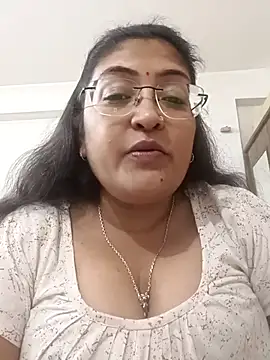 Snapshot of LAVERNIYA_ chatting on 14, 11, 2025 LAVERNIYA online show from 14, 11, 2025