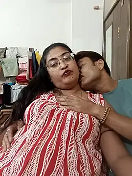 Snapshot of LAVERNIYA_ chatting on 8, 11, 2025 LAVERNIYA online show from 8, 11, 2025