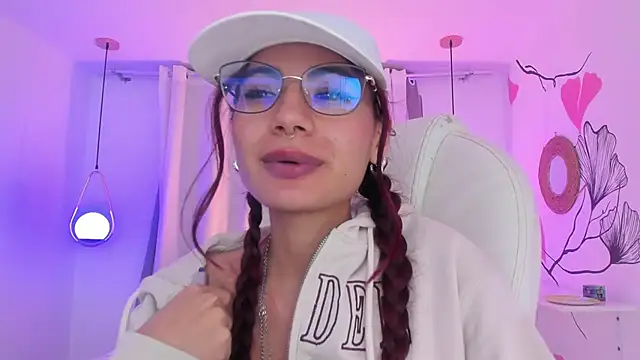 sophiecherry  online show from 31, 1, 2025