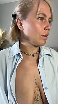 Snapshot of Charming_Daphny chatting on 5, 8, 2026 Charming Daphny online show from 5, 8, 2026