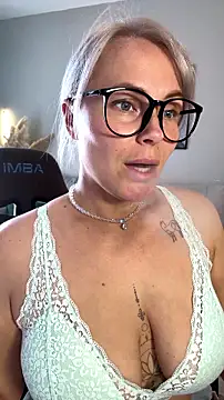 Snapshot of Charming_Daphny chatting on 24, 7, 2026 Charming Daphny online show from 24, 7, 2026
