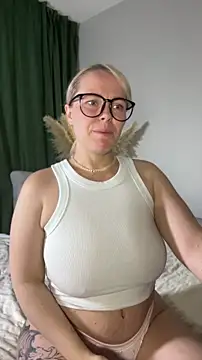 Snapshot of Charming_Daphny chatting on 4, 6, 2026 Charming Daphny online show from 4, 6, 2026