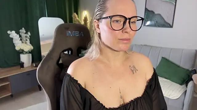 Snapshot of Charming_Daphny chatting on 10, 6, 2026 Charming Daphny online show from 10, 6, 2026