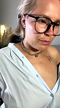 Snapshot of Charming_Daphny chatting on 4, 8, 2026 Charming Daphny online show from 4, 8, 2026