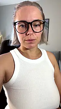 Snapshot of Charming_Daphny chatting on 22, 7, 2026 Charming Daphny online show from 22, 7, 2026