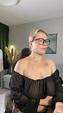 Snapshot of Charming_Daphny chatting on 18, 6, 2026 Charming Daphny online show from 18, 6, 2026