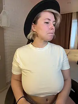 Charming Daphny online show from 4, 12, 2025