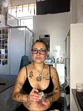 Snapshot of Hawitxui chatting on 11, 10, 2025 Hawitxui online show from 11, 10, 2025