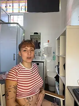 Snapshot of Hawitxui chatting on 24, 10, 2025 Hawitxui online show from 24, 10, 2025