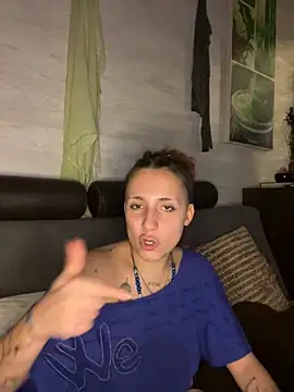 Snapshot of Hawitxui chatting on 13, 10, 2025 Hawitxui online show from 13, 10, 2025