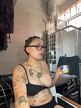 Snapshot of Hawitxui chatting on 2, 11, 2025 Hawitxui online show from 2, 11, 2025