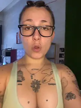 Snapshot of Hawitxui chatting on 17, 10, 2025 Hawitxui online show from 17, 10, 2025