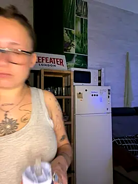 Snapshot of Hawitxui chatting on 19, 10, 2025 Hawitxui online show from 19, 10, 2025