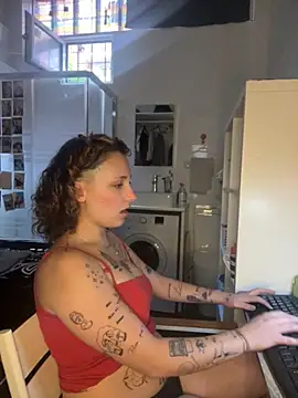 Snapshot of Hawitxui chatting on 21, 10, 2025 Hawitxui online show from 21, 10, 2025