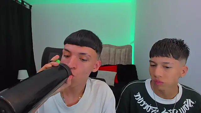 Snapshot of Juan_Nd_Steven chatting on 3, 10, 2025 Juan Nd Steven online show from 3, 10, 2025