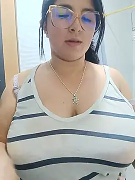 Snapshot of _Angelinaandrade_ chatting on 9, 7, 2026 Angelinaandrade online show from 9, 7, 2026