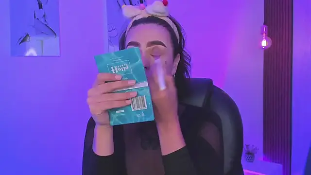 miah connor online show from 18, 11, 2025