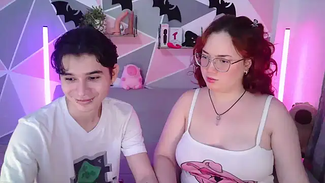 Snapshot of AndrewAnndCherry chatting on 11, 10, 2025 AndrewAnndCherry online show from 11, 10, 2025