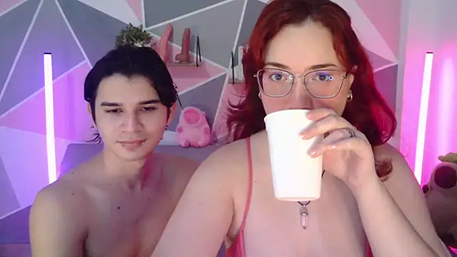 Snapshot of AndrewAnndCherry chatting on 5, 11, 2025 AndrewAnndCherry online show from 5, 11, 2025