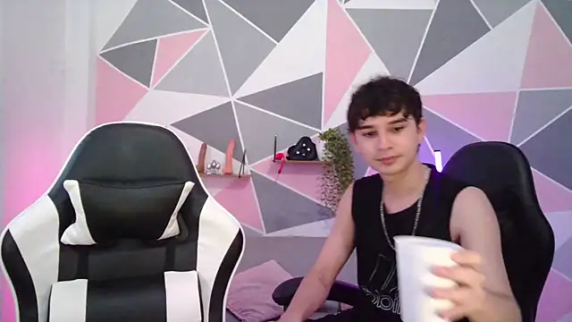 Snapshot of AndrewAnndCherry chatting on 29, 5, 2026 AndrewAnndCherry online show from 29, 5, 2026