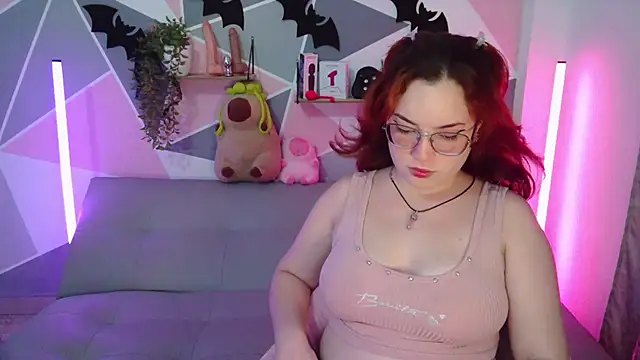 Snapshot of AndrewAnndCherry chatting on 8, 10, 2025 AndrewAnndCherry online show from 8, 10, 2025