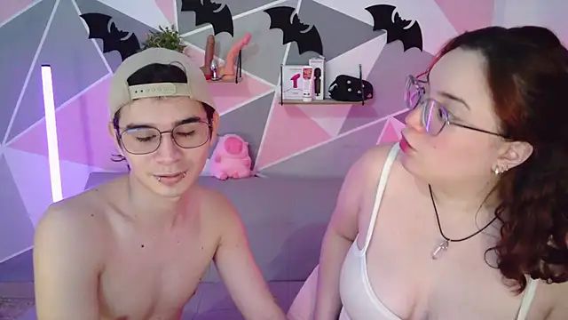 Snapshot of AndrewAnndCherry chatting on 18, 10, 2025 AndrewAnndCherry online show from 18, 10, 2025