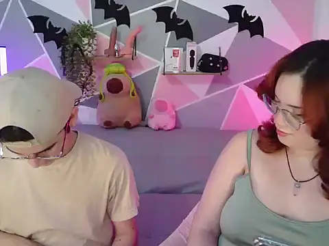 Snapshot of AndrewAnndCherry chatting on 14, 10, 2025 AndrewAnndCherry online show from 14, 10, 2025