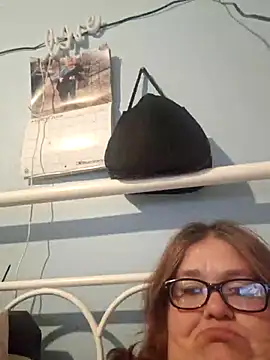 Snapshot of mcv131985 chatting on 25, 4, 2026 mcv131985 online show from 25, 4, 2026