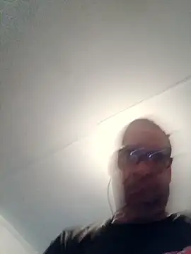 Snapshot of mcv131985 chatting on 7, 5, 2026 mcv131985 online show from 7, 5, 2026