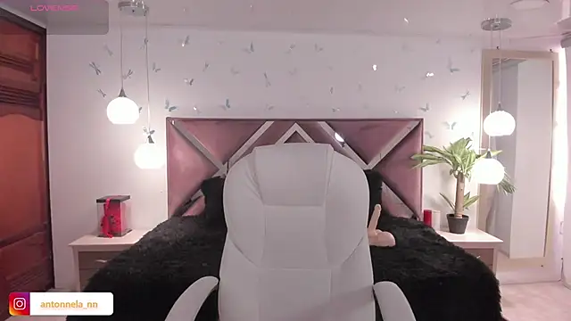  Antonnela  online show from 15, 11, 2025