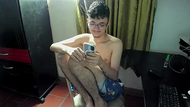 Snapshot of Waturox chatting on 23, 7, 2026 Waturox online show from 23, 7, 2026