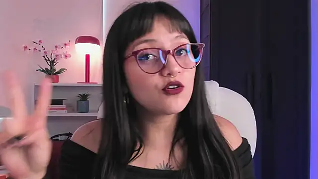 nahiapaws online show from 4, 4, 2026