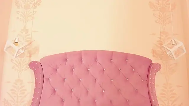 DaphneLloyd online show from 17, 10, 2025