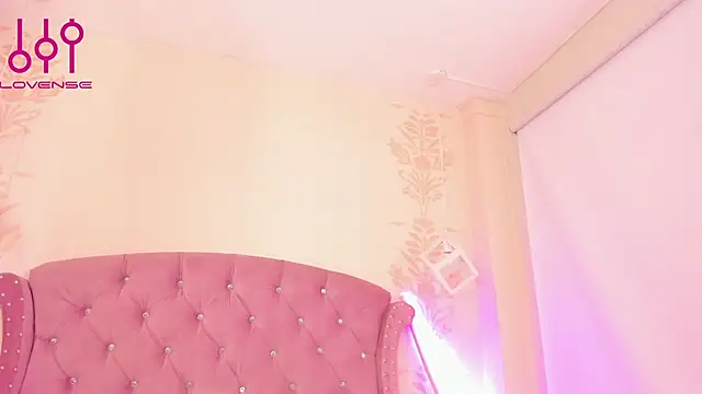 DaphneLloyd online show from 19, 9, 2025