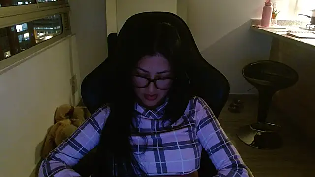 Charlotte cute18 online show from 5, 12, 2025