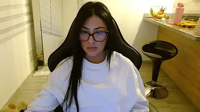 Charlotte cute18 online show from 10, 1, 2026