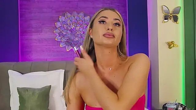 LoraDevine online show from 3, 4, 2026