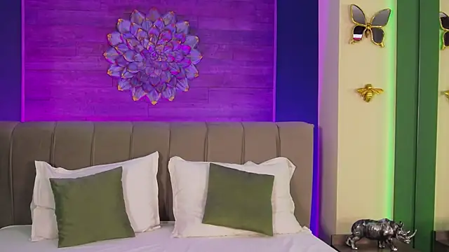 LoraDevine online show from 22, 2, 2026